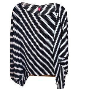 NWT Vince Camuto black& white striped Dolman flutter sleeve blouse sz small